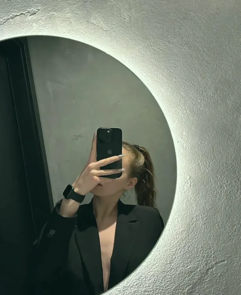 Angelica, 21