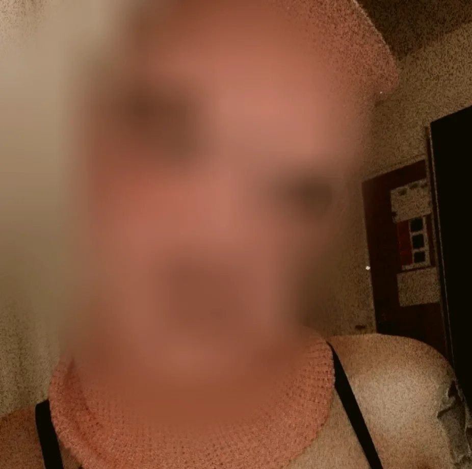Emina, 31