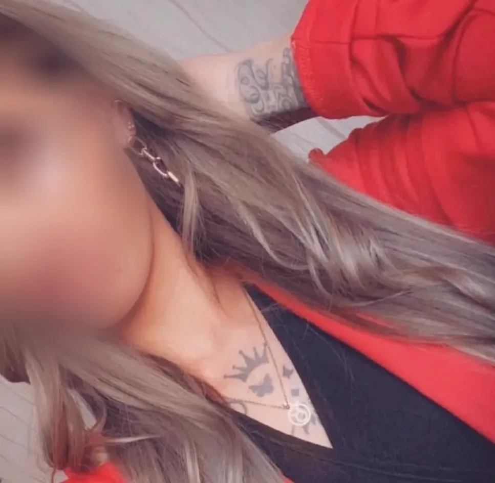 Ingrid, 32