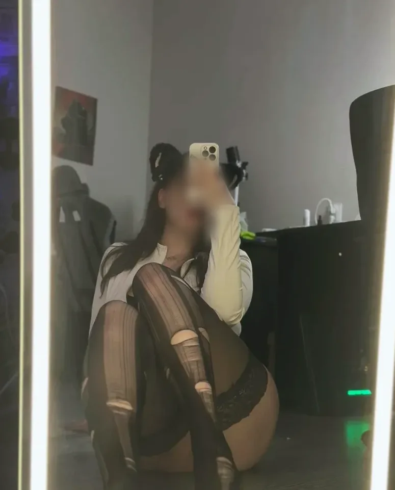 Nour, 21